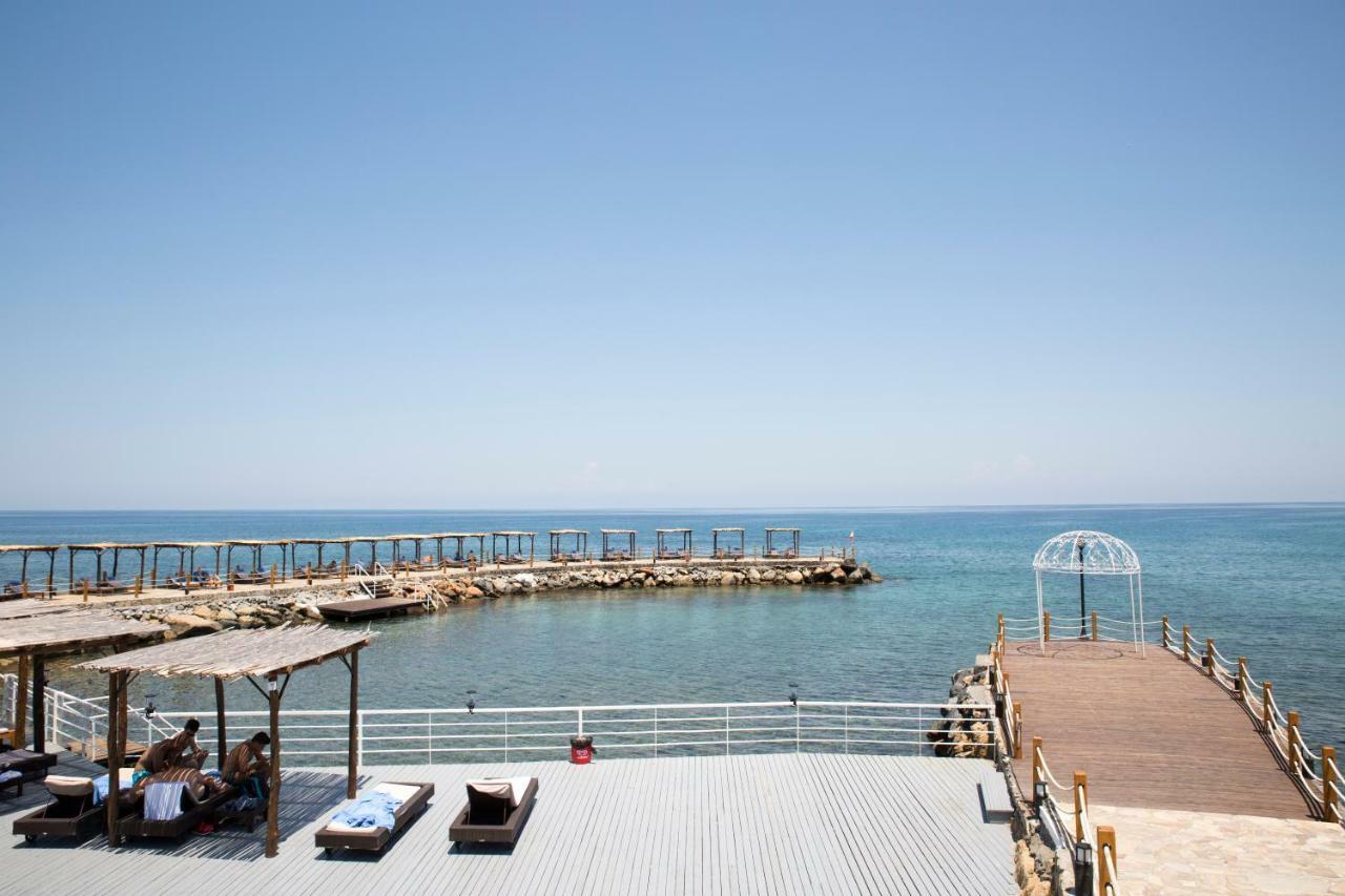 Malpas Hotel Agios Epiktitos Buitenkant foto