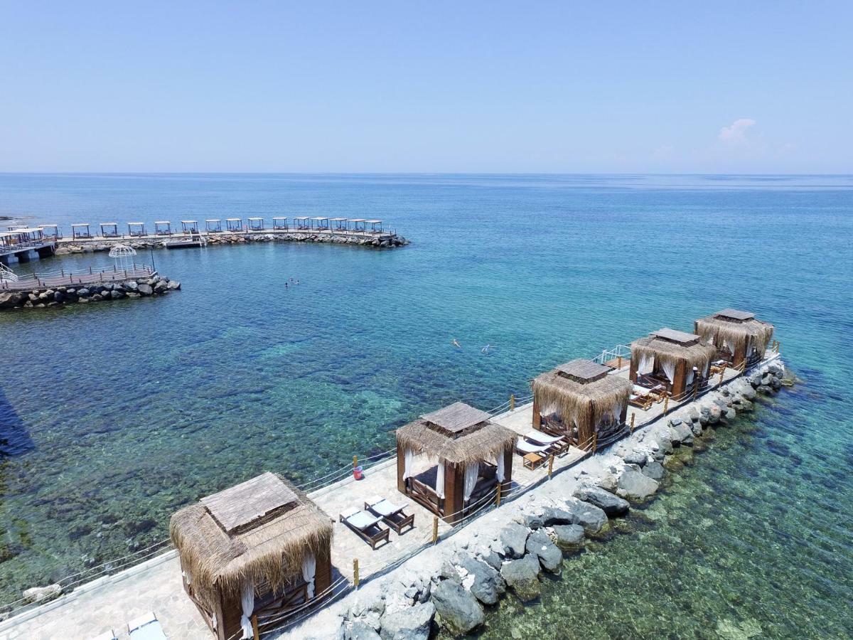 Malpas Hotel Agios Epiktitos Buitenkant foto